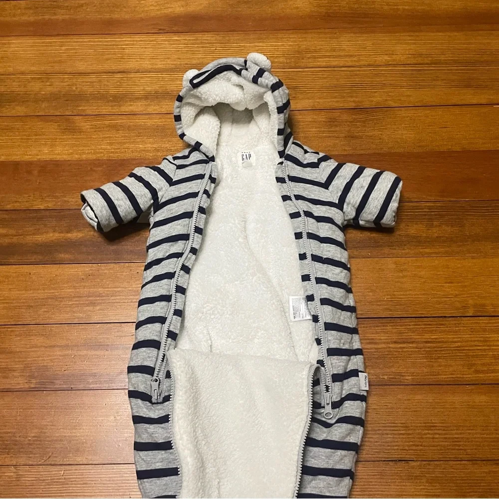 GAP Navy and Light Gray Striped Winter Bunting Bear Snowsuit Size 0-3 Months